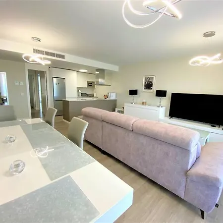 Lovely In Apartment